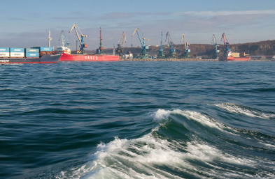 干貨船和甲板船作為兩種常見的運輸船舶,有什么不同