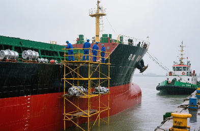 散貨船：煤炭 / 礦石 / 糧食專運，全球直達